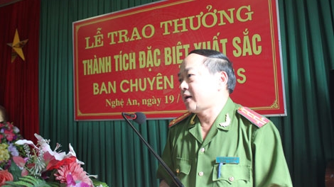 Trao thưởng ban chuyên án khám phá đường dây vận chuyển sừng động vật hoang dã quý hiếm