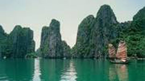 Vịnh Hạ Long vào Top 15 kỳ quan núi đá vôi đẹp nhất thế giới