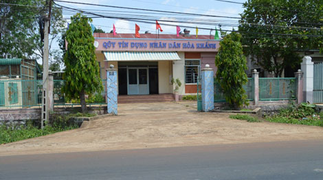 Dùng súng khống chế bảo vệ, phá két cướp 450 triệu đồng