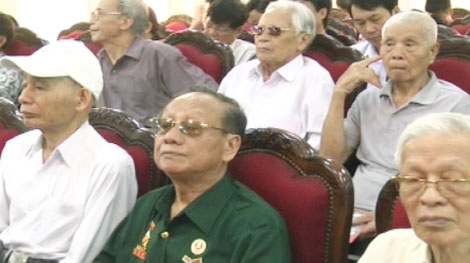 Thẩm quyền xem xét ra quyết định công nhận cán bộ tiền khởi nghĩa