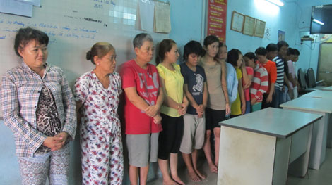 Phá ổ cờ bạc ven sông của ‘quí bà’