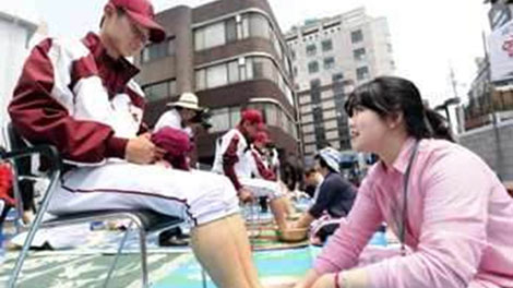 Học trò được rửa chân trong Ngày Nhà giáo