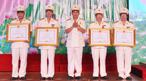 Công an các đơn vị, địa phương tổ chức Đại hội thi đua ‘Vì an ninh Tổ quốc’