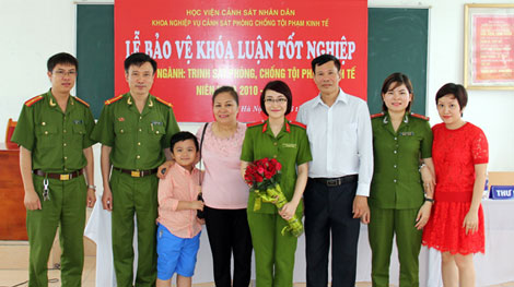 Tâm sự của nữ sinh viên Cảnh sát được phong hàm Trung úy