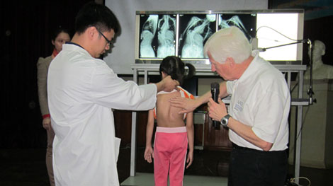 Cơ hội tiếp cận kỹ thuật chữa cột sống mới