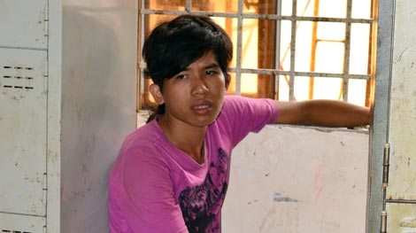 ‘Khóa tay’ tên cướp cạn