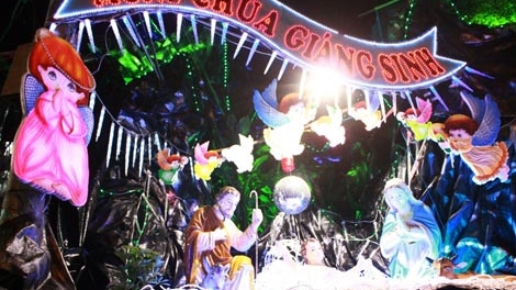 Người dân TP HCM náo nức đón Giáng sinh