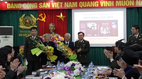 Hồi ký ‘Không thể mồ côi’: Không ai được phép quên quá khứ