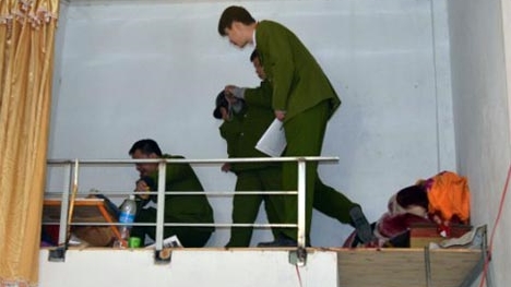 Đôi nam nữ tử vong với nhiều nhát dao bên trong ki ốt khóa trái