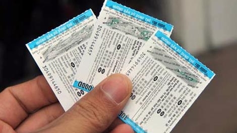 Phá vách vào nhà, trộm card điện thoại