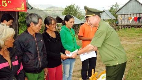 Mang niềm vui Xuân đến với đồng bào nghèo huyện Đắk Pơ