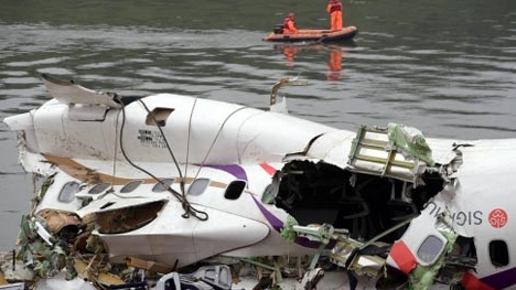 Đã tìm thấy thi thể cơ trưởng và cơ phó trong vụ máy bay rơi ở Đài Loan