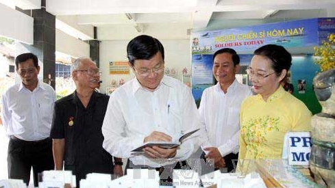 Chủ tịch nước Trương Tấn Sang gặp mặt các cựu tù binh Việt Nam