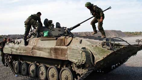 Ukraine: Quá trình rút vũ khí hạng nặng bắt đầu