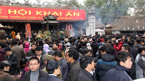 2.000 người bảo vệ lễ hội khai ấn đền Trần