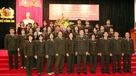 Phát huy vai trò xung kích của đoàn viên, hội viên phụ nữ Văn phòng Bộ Công an