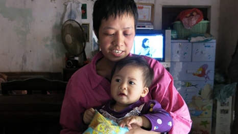 Cảm động chuyện người mẹ đánh đổi cả đôi mắt để giữ mạng sống cho con