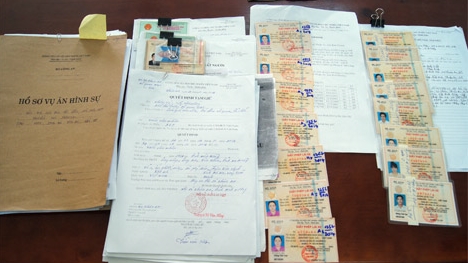 Làm giả hàng chục giấy phép lái xe rồi đem cầm cố