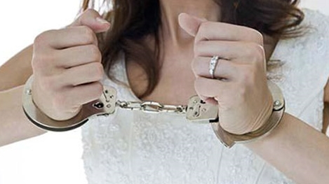 Khởi tố kế toán trưởng cố ý làm trái