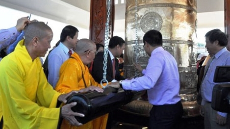 Khánh thành Đại hồng chung nặng 4,6 tấn tại Nghĩa trang liệt sĩ tỉnh Quảng Nam