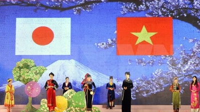 Nhiều chương trình đặc sắc tại Lễ hội hoa Anh đào Hạ Long 2015