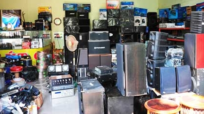 Tạm giữ lô hàng điện tử không rõ nguồn gốc