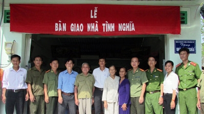 Công an tỉnh Đồng Tháp: Trao tặng 2 căn nhà tình nghĩa