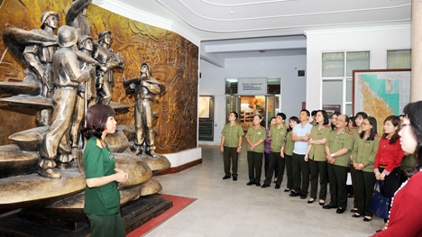 Tham quan bảo tàng Đường Hồ Chí Minh