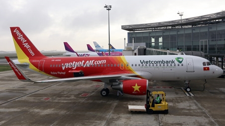 Cấm bay 6 tháng đối với nữ hành khách tát nhân viên hàng không