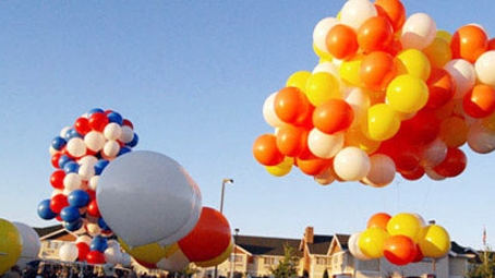 Ba sinh viên bị bỏng do bóng bay bất ngờ phát nổ