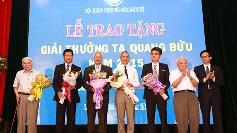 Trao giải thưởng Tạ Quang Bửu cho 4 nhà khoa học xuất sắc nhất