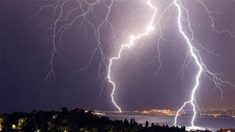 Làm đồng, một phụ nữ bị sét đánh chết