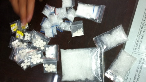 Kẻ bán lẻ ma túy trong lô cao su sa lưới