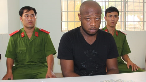 Khởi tố một người nước ngoài vận chuyển gần 250g cocain