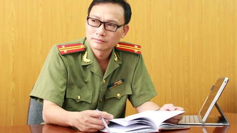 Người lính hình sự viết tiểu thuyết trinh thám