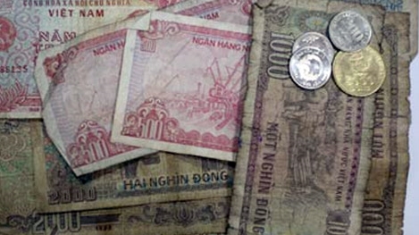 Không được từ chối hoặc thu phí đổi tiền không đủ chuẩn lưu thông