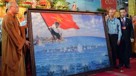 Trao bức tranh 'Gạc Ma – Vòng tròn bất tử' cho Bảo tàng Lịch sử Quân sự Việt Nam