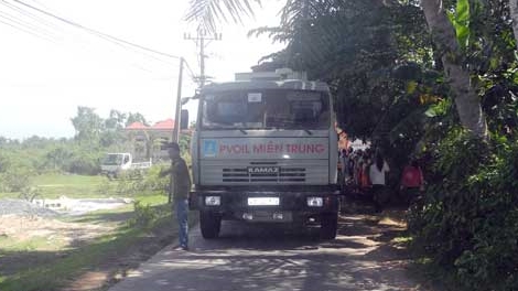 Va chạm với xe tải, một phụ nữ mang bầu 8 tháng tử vong