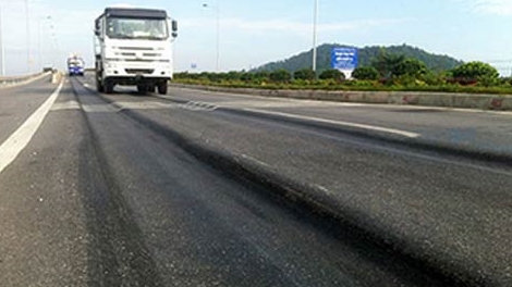 Khắc phục xong hằn lún vệt bánh xe QL5 trong vòng 3 tháng