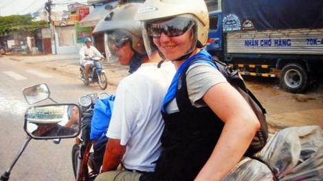 Khách Tây mê đi du lịch bằng 'ngựa sắt' Việt