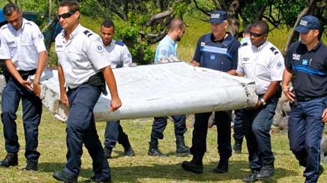 Bắt đầu giám định mảnh vỡ nghi của máy bay MH370