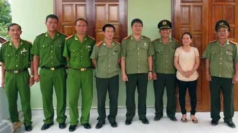 Công an Kon Tum trao nhà tình nghĩa cho cán bộ khó khăn