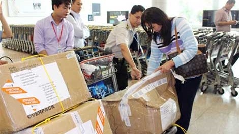 Kiểm tra chặt hàng hóa xuất nhập khẩu mang theo đường hành lý