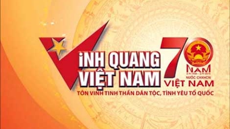 Cùng hát quốc ca trong chương trình Vinh quang Việt Nam