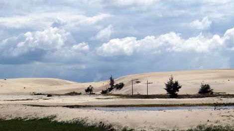 Nỗi buồn làng chài sau 'cơn lốc' titan