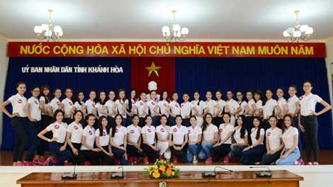 45 người đẹp Hoa hậu Hoàn Vũ Việt Nam thăm UBND tỉnh Khánh Hòa