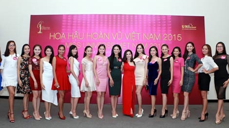 Thí sinh Hoa hậu Hoàn Vũ Việt Nam 2015 giao lưu với Hoa hậu Thu Hoài