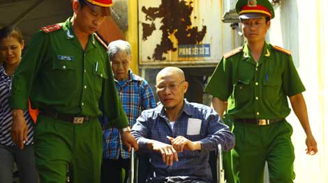 Tạm hoãn phiên tòa xét xử vụ mua bán trái phép chất ma túy