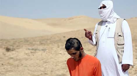 [KINH HOÀNG] Hành quyết tù nhân bằng xe tăng