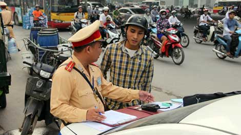 Hà Nội ra quân xử phạt xe cũ nát